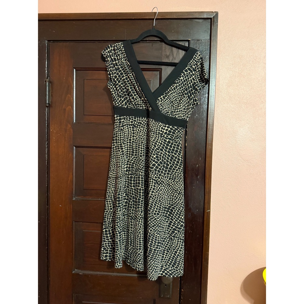 Van Heusen Womens Size 6 Animal Print V-Neck Empire Waist A-Line Dress Black Tan